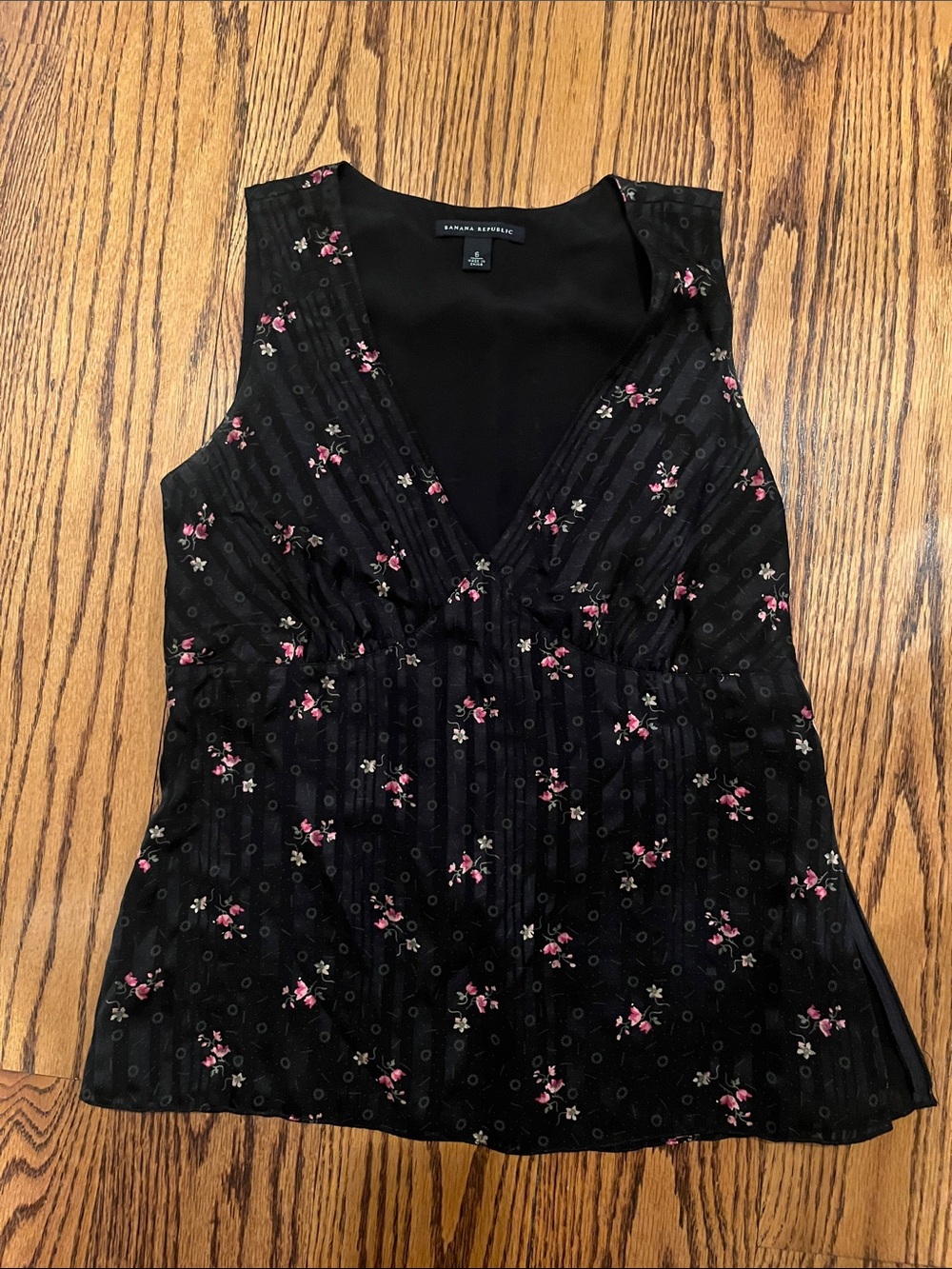 Banana Republic Black Floral V-Neck Sleeveless Top